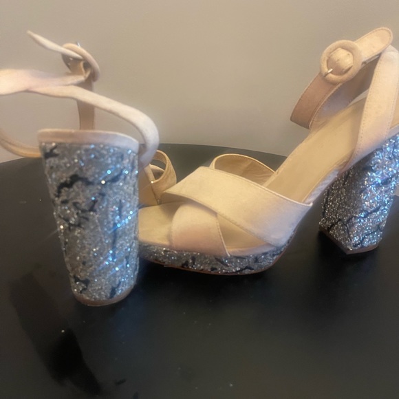 Tan/beige size 10 women sandal with sequin heel - Picture 1 of 3